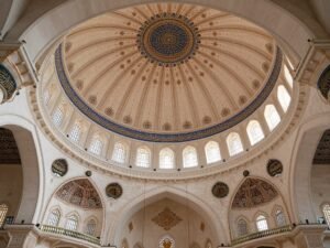 قبة مسجد من الجي ار سي (GRC) بزخارف إسلامية دقيقة