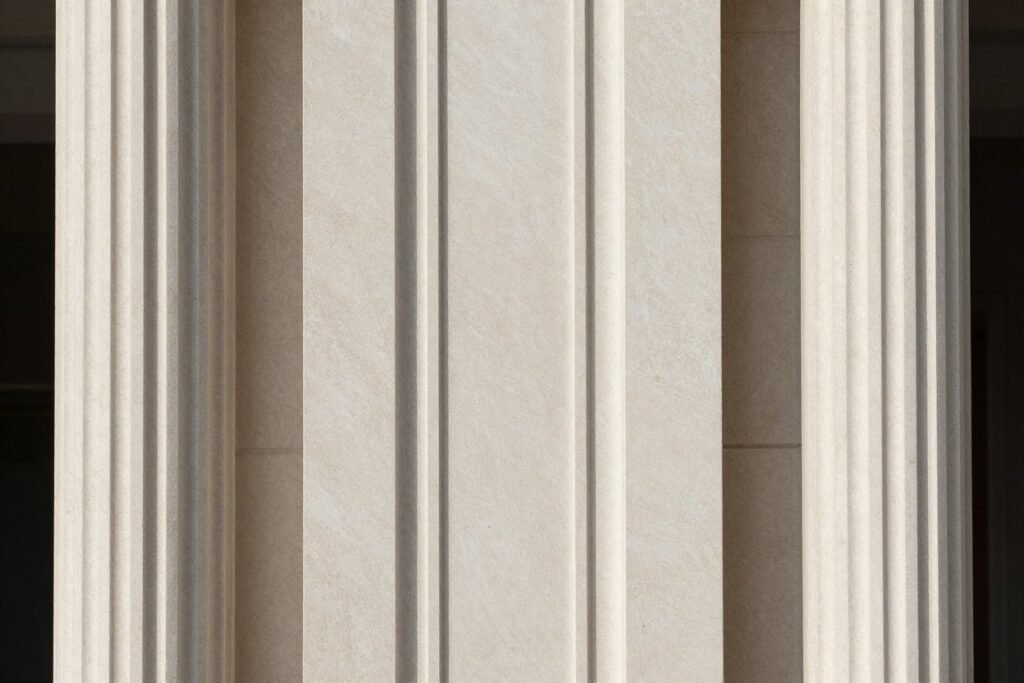 أعمدة جي ار سي مضلعة بتصميم هندسي دقيق