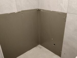 تركيب اسمنت بورد في الحمام مع عزل مائي