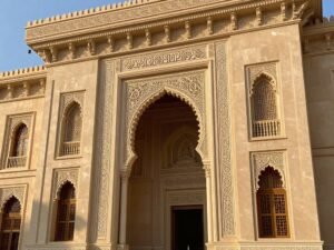 قصر فخم بواجهات جى ار سى (GRC Facades) مزخرفة